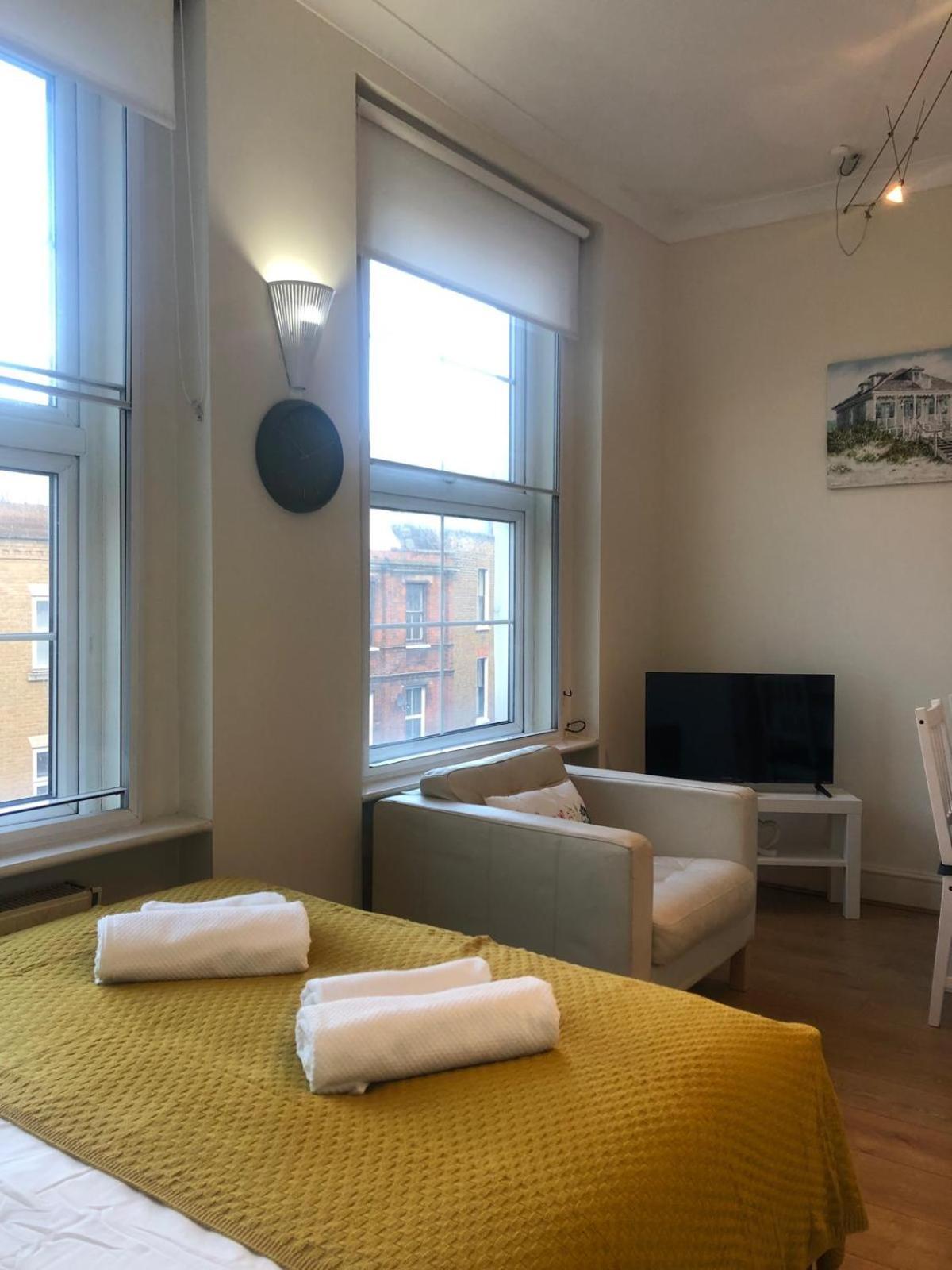 Appartamento Bright And Cozy Entire Flat Near Euston Station And Ucl Hospital Londra Esterno foto